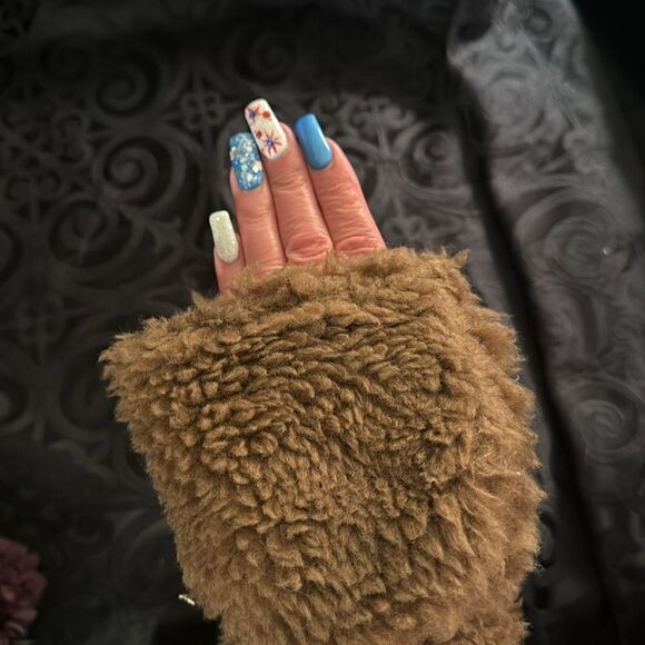 Express Convertible Teddy Mittens - Picture 2 of 6